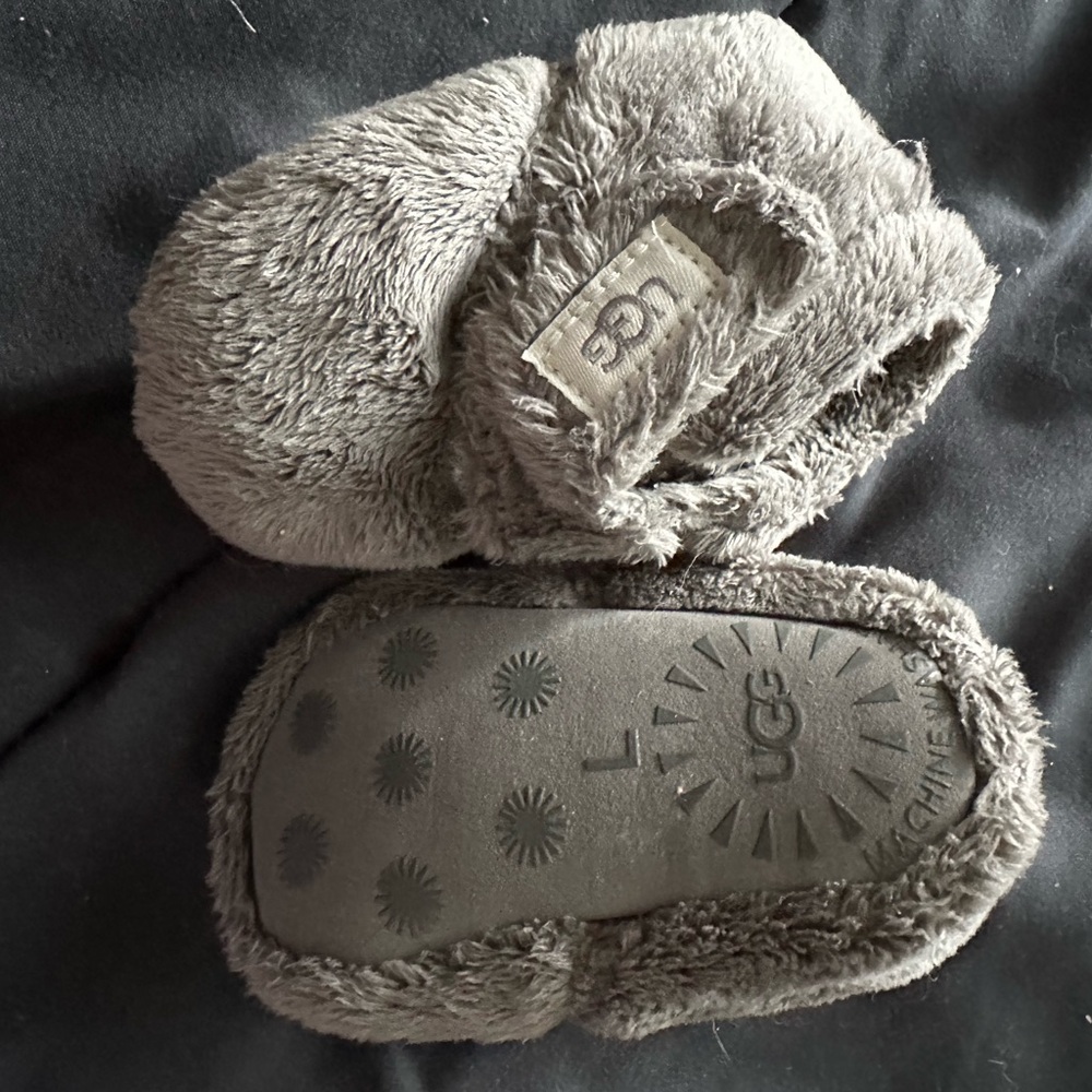 Brand new baby Uggs size 2! Work great with socks or without